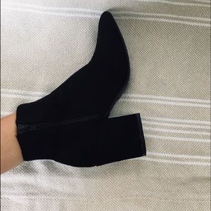 Size 6 women’s black heel booties
